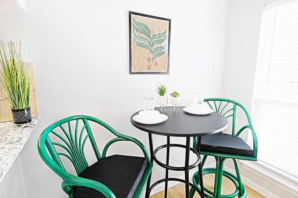 דאלאס Dwell By Design & Arboretum Tickets Included מראה חיצוני תמונה